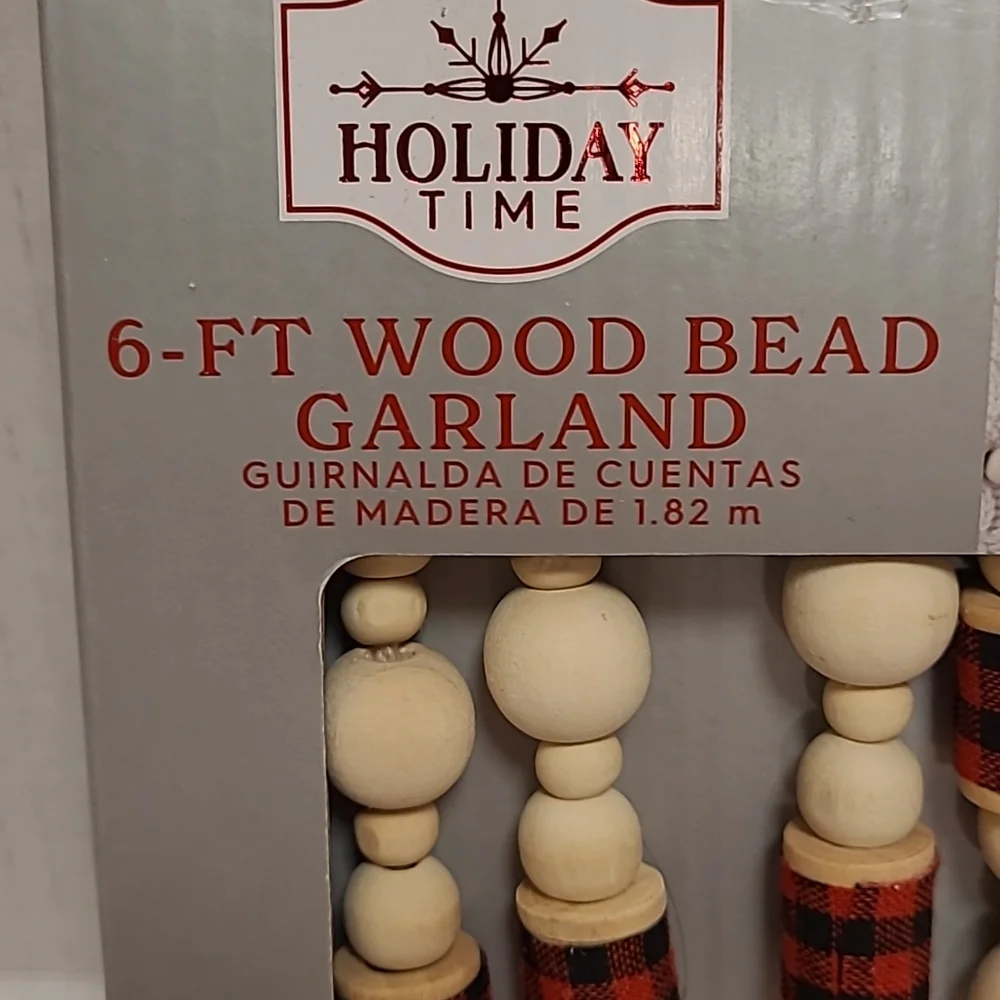 NWOT Holiday Time Natural Wood and Plaid Bead Garland